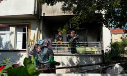 Kütahya'da bir kaşık salça mahalleyi birbirine kattı: Balkon alev alev yandı!