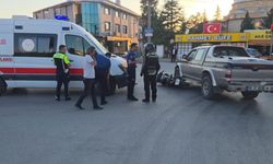 Kütahya'da büfe önü karıştı! Cip, motosiklet ile çarpıştı: 1 yaralı