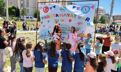 Altıntaş'ta çocuk şenliği renkli anlara sahne oldu