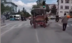 Kütahya’da korku dolu anlar: Sahibinden kaçan fayton atı trafiği birbirine kattı
