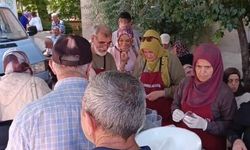 Kütahya’da hayırsever kadınlardan anlamlı etkinlik: 1500 kişiye aşure ikramı yapıldı