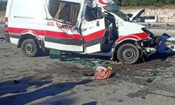 Kütahya'da ambulans parçalandı, can pazarı yaşandı: 1 ölü, 4 yaralı