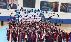 Tavşanlı'da öğrencilerin mezuniyet heyecanı: Coşku salona sığmadı