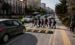 Kütahya'da facia kapıda mı? Bu caddede çocuklar yolda, sürücüler gazda!