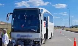 Kütahya'da otobüs, motosikleti yol kenarına savurdu: 1 yaralı