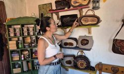 Kurumsal Hayatı Bıraktı, Deri ve Ahşaptan Sanat Üretmeye Başladı