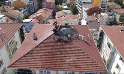 Kütahya'da Apartmana Yıldırım Düştü, Çatı Alev Alev Yandı