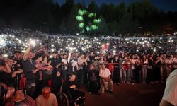 Cengiz Kurtoğlu Gediz’de 50 bin kişiye konser verdi
