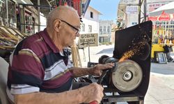 82 yaşındaki usta yarım asırlık dükkanına çırak bulamıyor