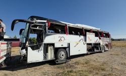 Kütahya- Afyonkarahisar kara yolunda yolcu otobüsü devrildi: 31 yaralı