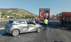 Kütahya-Bozüyük Yolunda Can Pazarı! Kamyonete Çarpan Otomobilde 1 Yaralı