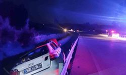 Savrulan otomobil refüje girdi: 1 ölü