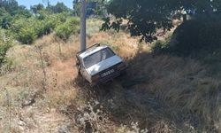 Yoldan çıkan otomobil elektrik direğine çarptı: 4 yaralı