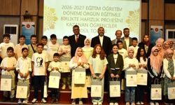 Kütahya'da hafızlık projesini kazanan öğrenciler ödüllerine kavuştu