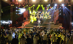 Gediz Tarhana Festivali'nde vatandaşlar Ozan Manas konserinde doyasıya eğlendi