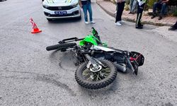 Kütahya'da motosiklet dönüşe hazırlanan araç ile çarpıştı: 1 yaralı