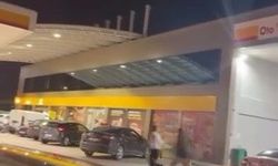 Akaryakıt istasyonunda 2 grup sopalarla birbirine girdi