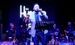 Tavşanlı'da festival coşkusu: Hüseyin Kağıt konserinde insan seli yaşandı