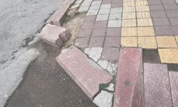 Vatandaşlar yürümekte zorlanabiliyor: Kütahyalıların kırık kaldırımlarla imtihanı sürüyor