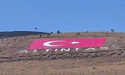 Altıntaş’ta Çal Tepesi’ndeki dev Türk bayrağı yenilendi