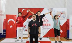 Kütahya'da yüzlerce sporcunun katıldığı Taekwondo Zafer Kupası'nda ödüller sahiplerini buldu