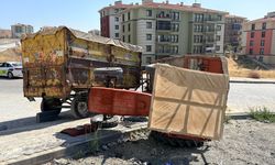 Kütahya’da Saman Yüklü Traktör Devrildi: 69 Yaşındaki Sürücü Yaralandı