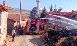 Kütahya Tavşanlı’da Korkutan Yangın: Alevler Evlere Ulaşmadan Söndürüldü!