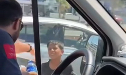 Harçlığını çıkarmak için su satan çocuktan ambulans ekibine duygulandıran jest