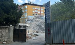 Kütahya Lisesi’nde Moloz Yığınına Dönen Ek Binanın Geleceği Merak Konusu