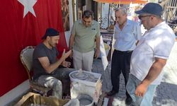 Kütahya'ya gelen turistler Germiyan Sokağı'nda çini sanatını deneyimliyor