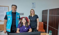 Gediz Devlet Hastanesi'nde gurur hikayesi: Hemşire çiftin kızları aynı hastaneye doktor olarak atandı