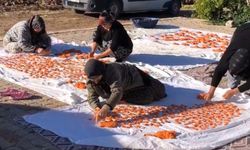 Tavşanlı'da kadınlar imece usulü ile tarhana döktü