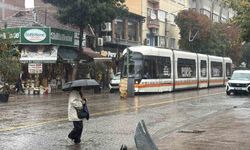 Eskişehir'de meteoroloji uyarı yaptı, sağanak yağış başladı