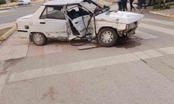 Kamyonetle araçla çarpıştı: 3 yaralı