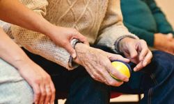 Kütahya İl Sağlık Müdürlüğü'nden farkındalık gününde Alzheimer uyarısı
