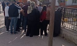 Silahlı öğrenci alarmı: Öğrenciler ve veliler müdahale etti!