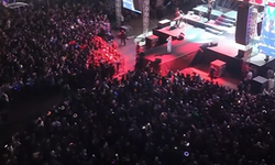 Tavşanlı'da binlerce kişi konserde buluştu: Tuğba Yurt sahneyi salladı