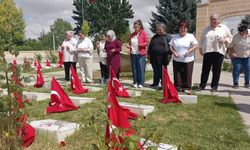 Kütahya'da özel bireylerden Dumlupınar Şehitliği'ne anlamlı ziyaret