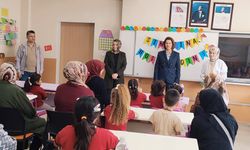 Altıntaş İlçe Milli Eğitim Müdürü Tuba Sinan, öğrenci ve veliler ile buluştu