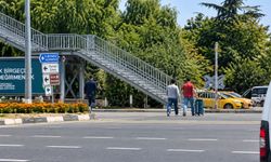 Kütahya'da bu yolda araç sürerken dikkat! Üst geçit kullanmayan yayalar tehlike saçıyor