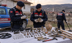 Kütahya’da Jandarmadan Tarihi Eser Operasyonu! Çok Sayıda Obje ve Kazı Malzemesi Ele Ge geçirildi