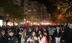 Kütahya’da Cumhuriyet Coşkusu Sokaklara Taştı! Fener Alayında Renkli Görüntüler