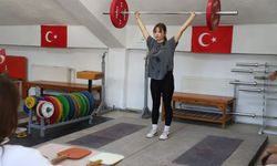 Kütahya’da Cumhuriyet Kupası Halter İl Birinciliği Tamamlandı! Dereceye Giren Sporcular Ödüllendirildi