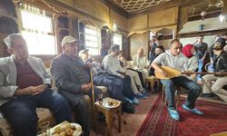 Kütahya’da Huzurevi Sakinleri Gençlerle Bir Araya Geldi