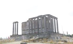 Kütahya’da Gözler Aizanoi’ye Çevrildi! Kazı Alanında Kritik İnceleme