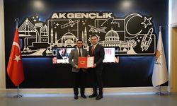AK Parti Kütahya Gençlik Kolları’nda görev değişimi: Yeni başkan Oğuzhan İnce