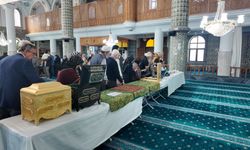 Gediz Ulu Camii’nde kutsal emanetleri görmek için yoğun ziyaret