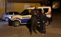 Gediz’de 11 yaşındaki Eslem’den dürüstlük dersi: Bulduğu cüzdanı teslim etti