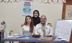 Simav’da birebir eğitimle üç haftada Kur’an okumaya geçtiler