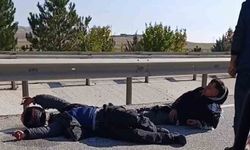 Kontrolden çıkan motosiklet orta refüje çarptı, 2 yaralı